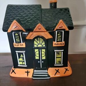 NEW Viral Ceramic Haunted House Cookie/ Treat Jar Halloween decor
